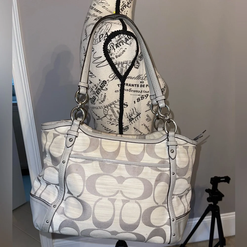 COACH VINTAGE ALEXANDRA CANVAS /LEATHER SHOULDER BAG.          B-157 - Picture 8 of 14